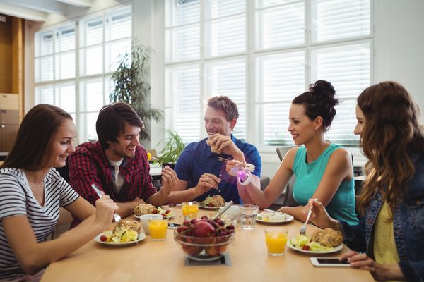 A Survey Has Revealed that the Average Lunch Break Has Dropped to Around 20 Minutes